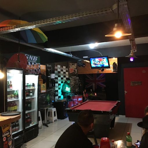 Salão com mesa de sinuca do Ronan Lanches